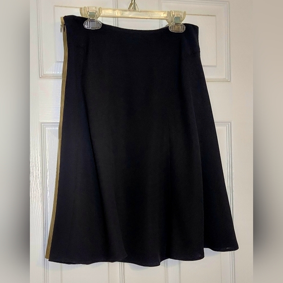 Ann Taylor LOFT 4P Black Crepe Flare Midi Skirt Like New. Lined. Side Zip. - Picture 2 of 8